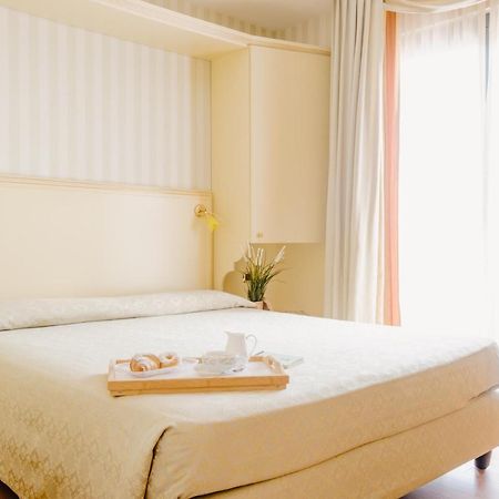 Hotel Liberty Roseto Degli Abruzzi Exterior foto