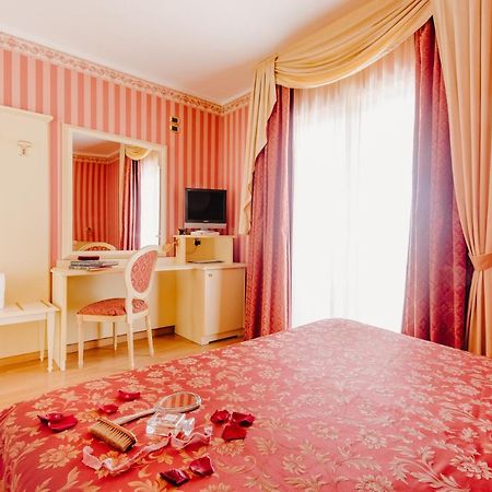 Hotel Liberty Roseto Degli Abruzzi Exterior foto