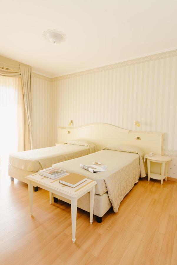 Hotel Liberty Roseto Degli Abruzzi Exterior foto