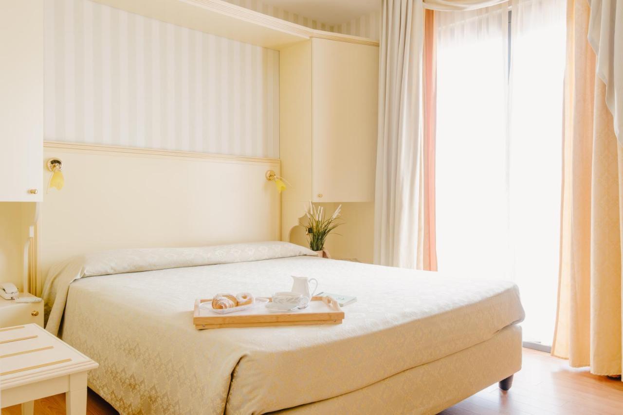 Hotel Liberty Roseto Degli Abruzzi Exterior foto