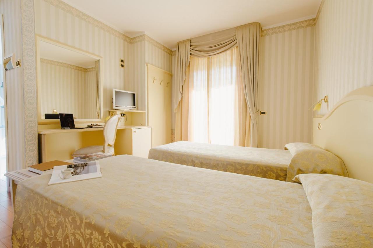 Hotel Liberty Roseto Degli Abruzzi Exterior foto