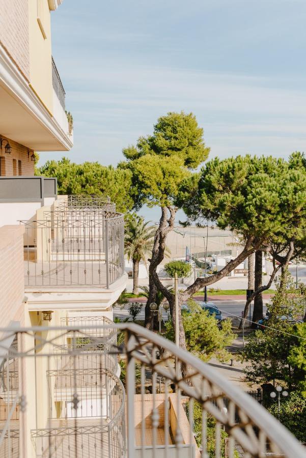 Hotel Liberty Roseto Degli Abruzzi Exterior foto