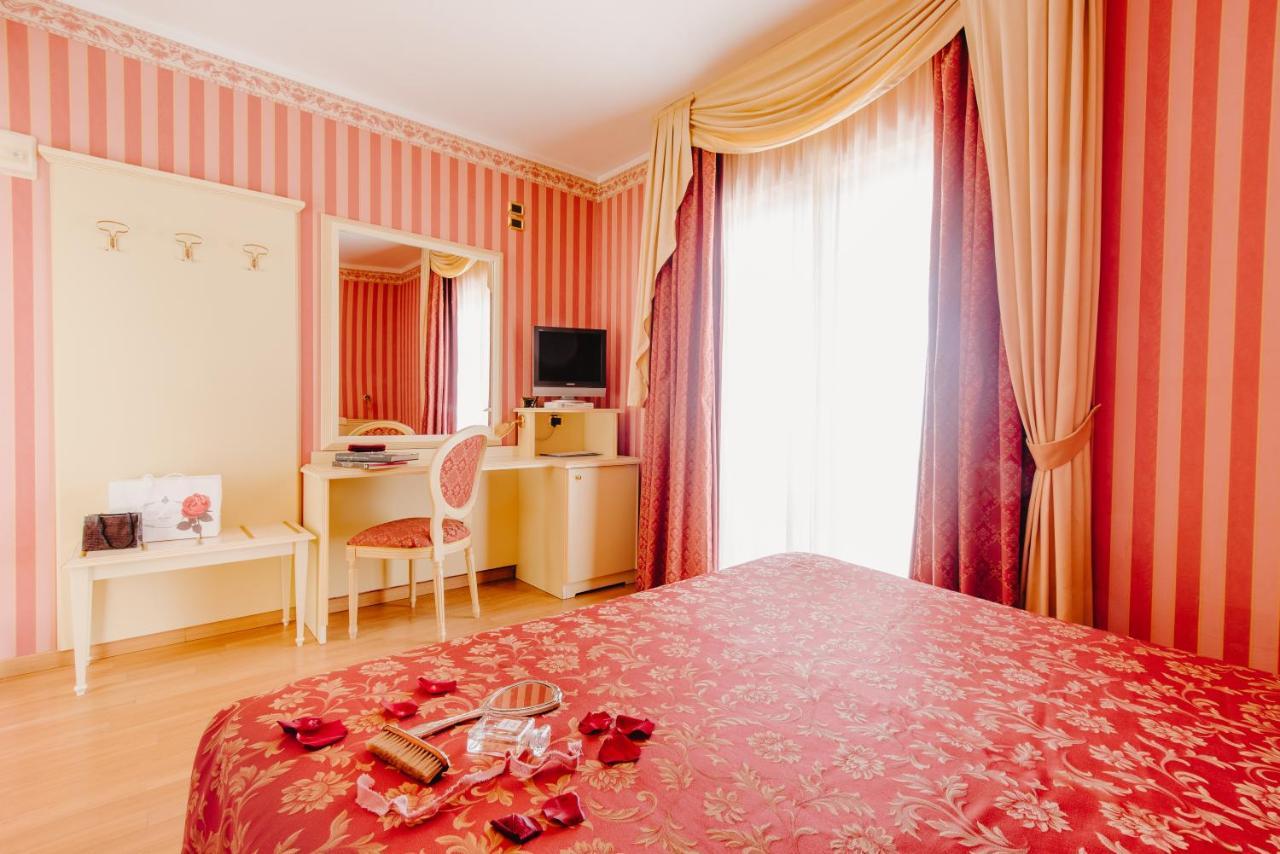 Hotel Liberty Roseto Degli Abruzzi Exterior foto