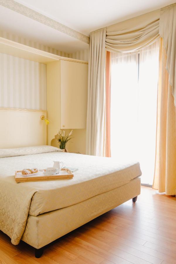 Hotel Liberty Roseto Degli Abruzzi Exterior foto