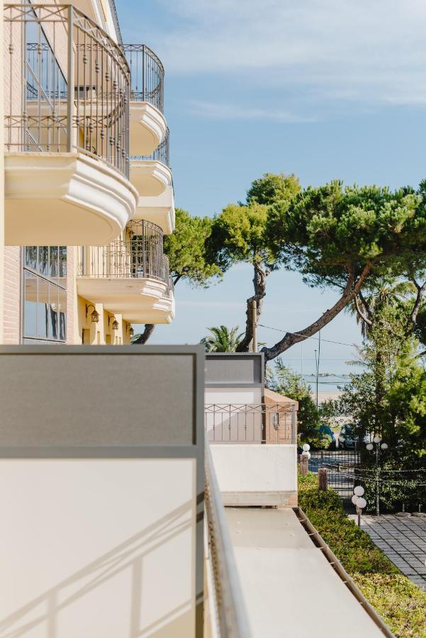 Hotel Liberty Roseto Degli Abruzzi Exterior foto